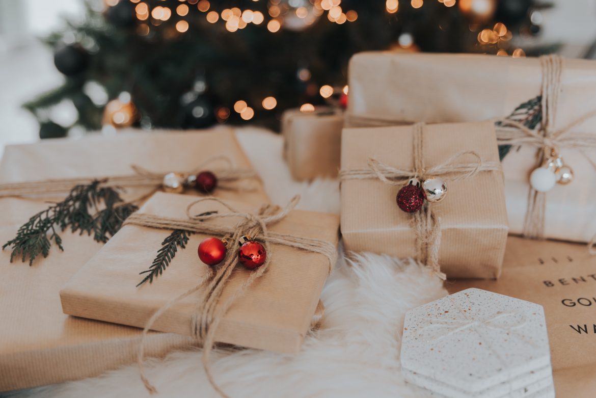 lore-schodts-bNPIoil02tU-unsplash Christmas Gifts